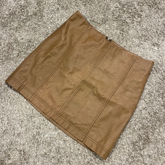 Free People Faux Leather Mini Skirt Brown. Back Zipper Size 10 - Picture 4 of 8